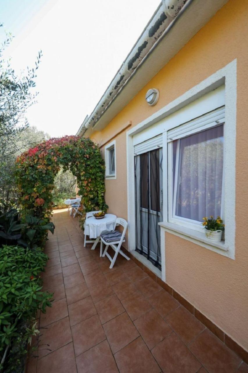 Apartments Tara Brbinj Exterior foto
